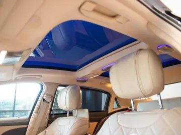 Mercedes-Benz S 560 V8 Maybach 4M