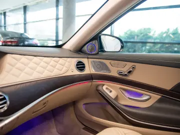 Mercedes-Benz S 560 V8 Maybach 4M