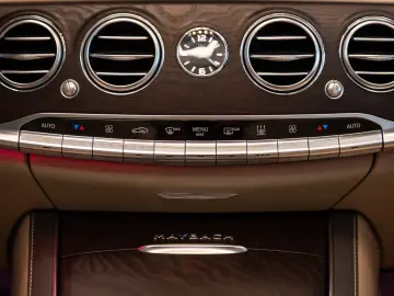 Mercedes-Benz S 560 V8 Maybach 4M