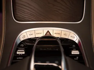 Mercedes-Benz S 560 V8 Maybach 4M