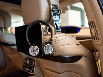 Mercedes-Benz S 560 V8 Maybach 4M