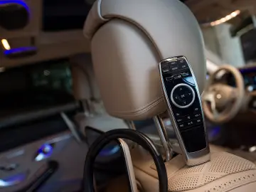 Mercedes-Benz S 560 V8 Maybach 4M