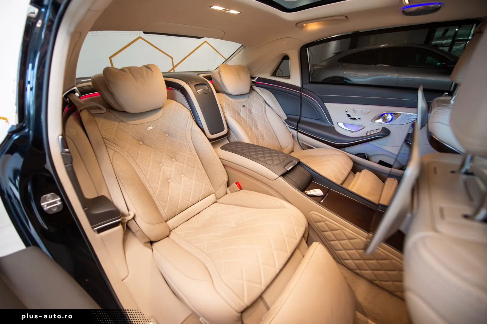 Mercedes-Benz S 560 V8 Maybach 4M