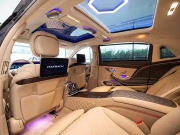 Mercedes-Benz S 560 V8 Maybach 4M