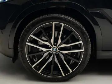 BMW X6 xDrive40i M-Sport Sky Lounge Iconic Glow Air Susp. TV