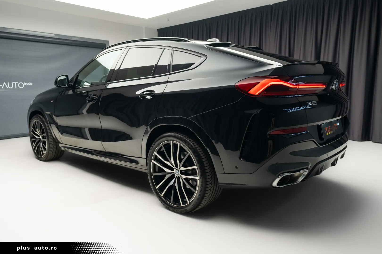BMW X6 xDrive40i M-Sport Sky Lounge Iconic Glow Air Susp. TV
