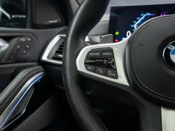 BMW X6 xDrive40i M-Sport Sky Lounge Iconic Glow Air Susp. TV