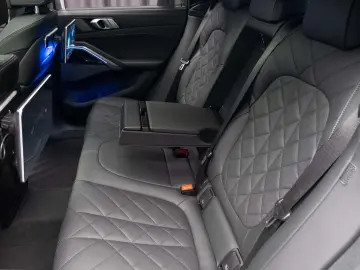 BMW X6 xDrive40i M-Sport Sky Lounge Iconic Glow Air Susp. TV