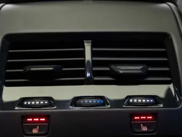 BMW X6 xDrive40i M-Sport Sky Lounge Iconic Glow Air Susp. TV