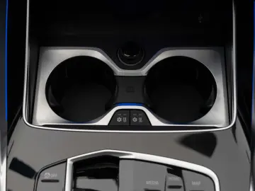 BMW X6 xDrive40i M-Sport Sky Lounge Iconic Glow Air Susp. TV