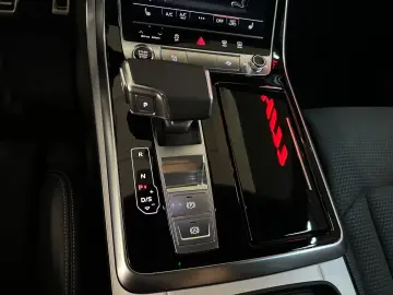 Audi Q8 TFSI E S-LINE PANO 22