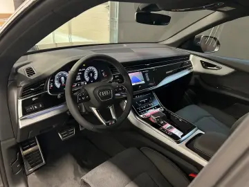 Audi Q8 TFSI E S-LINE PANO 22