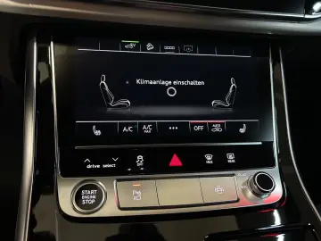 Audi Q8 TFSI E S-LINE PANO 22