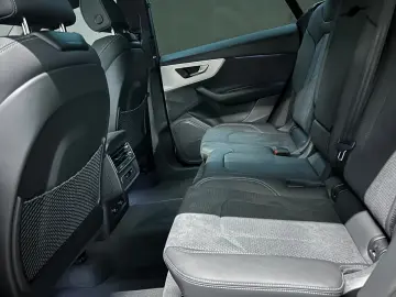 Audi Q8 TFSI E S-LINE PANO 22