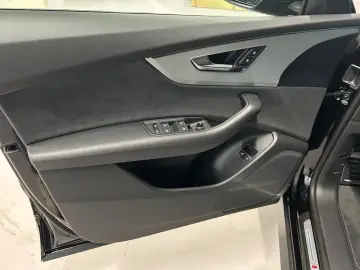 Audi Q8 TFSI E S-LINE PANO 22