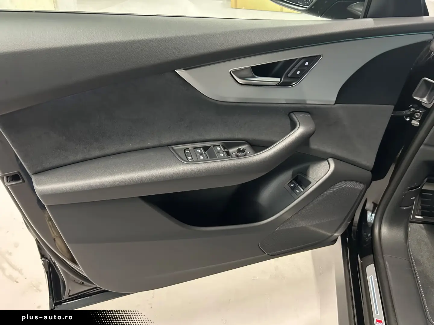 Audi Q8 TFSI E S-LINE PANO 22