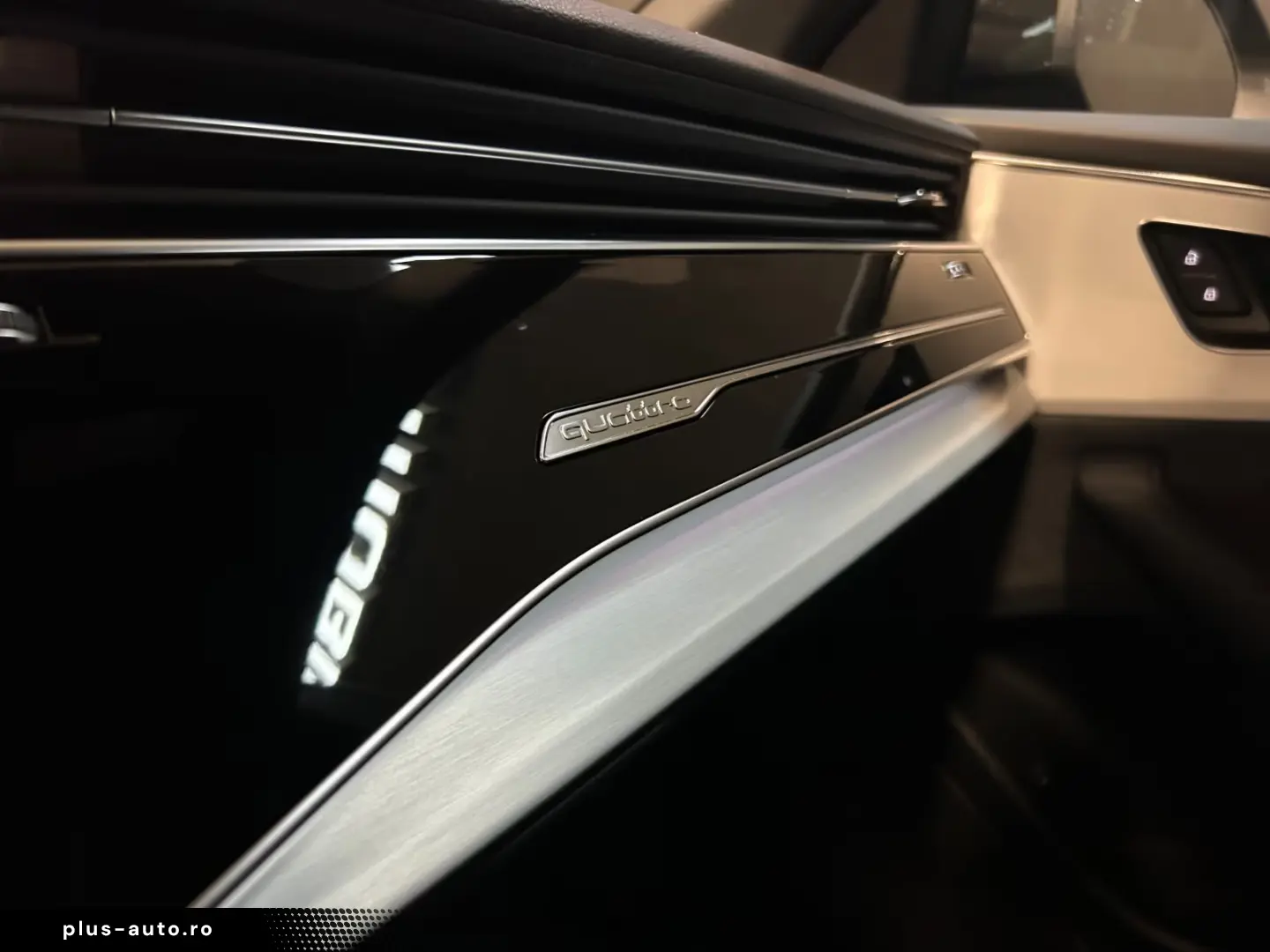 Audi Q8 TFSI E S-LINE PANO 22