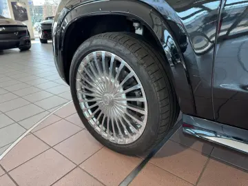 MERCEDES-BENZ GLS 600 Maybach   First-Class Fond Klapptische