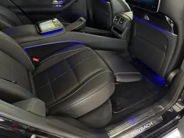 MERCEDES-BENZ GLS 600 Maybach   First-Class Fond Klapptische