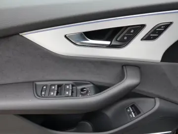 Audi Q8 55 TFSI e S-Line B O Pano Laser