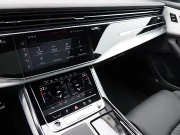 Audi Q8 55 TFSI e S-Line B O Pano Laser