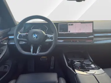 BMW 520d xDrive Lim. M Sport Pano AHK Standhz. DrivA