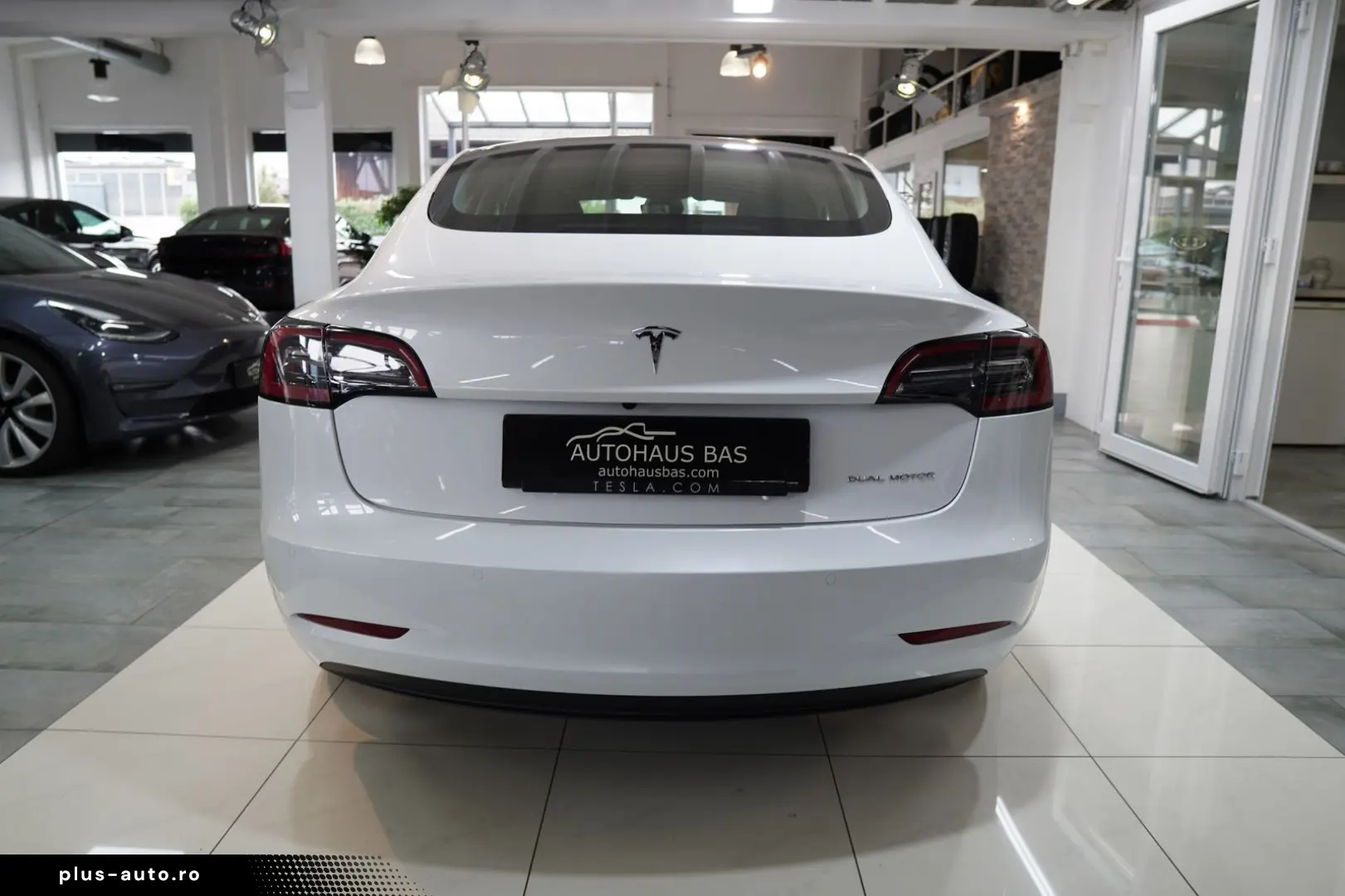 TESLA Model 3 Long Range   1.Hand