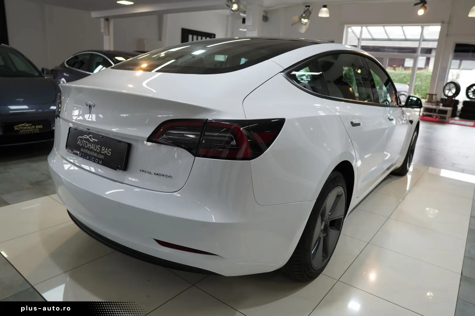 TESLA Model 3 Long Range   1.Hand