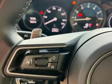 PORSCHE 992 APPROVED MwSt 1HAND BOSE