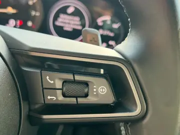 PORSCHE 992 APPROVED MwSt 1HAND BOSE