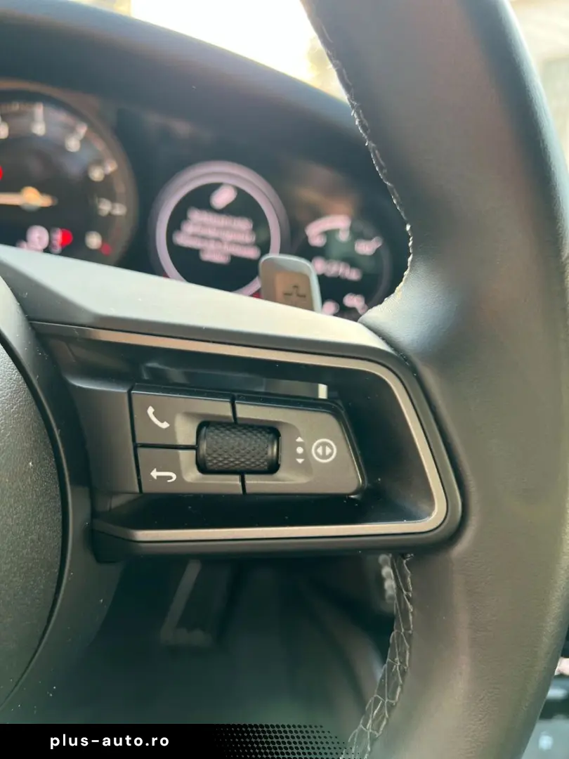 PORSCHE 992 APPROVED MwSt 1HAND BOSE