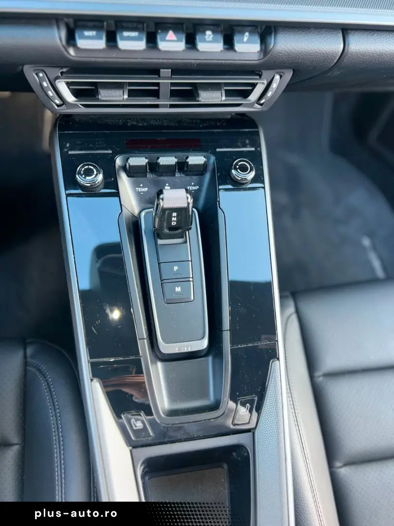 PORSCHE 992 APPROVED MwSt 1HAND BOSE