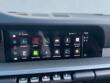 PORSCHE 992 APPROVED MwSt 1HAND BOSE