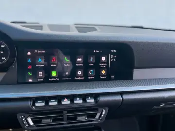 PORSCHE 992 APPROVED MwSt 1HAND BOSE