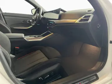 BMW 330e Tour M Sport HUD Temp 360  adLED H K Pano