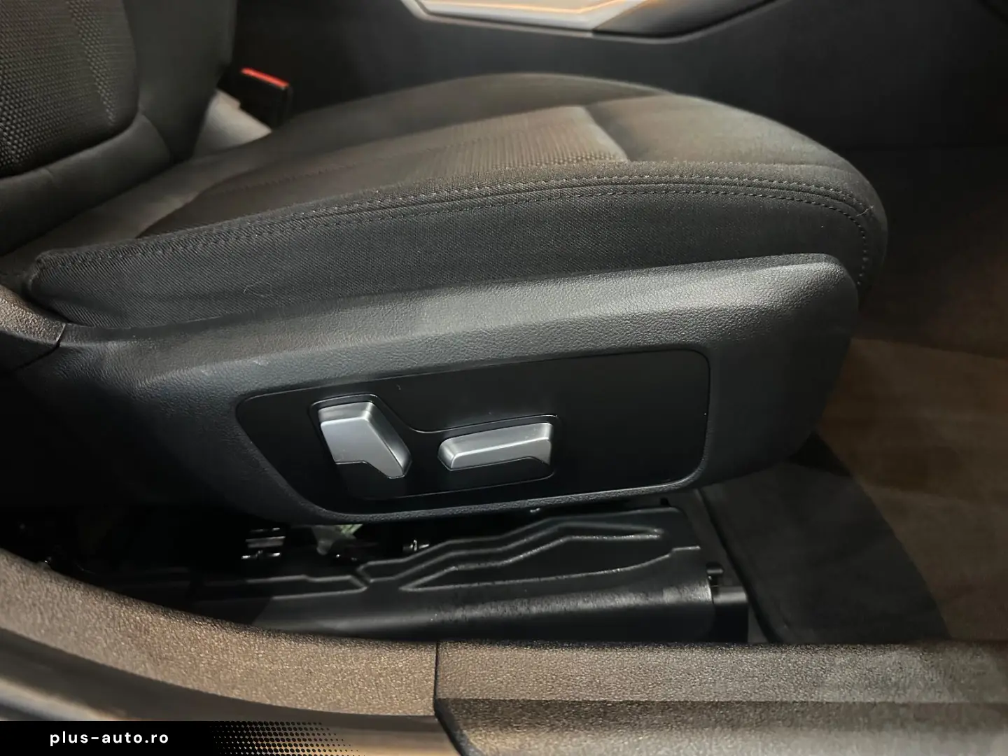 BMW 320 i Limousine  HEAD-UP   KAMERA   MEMORY   LED