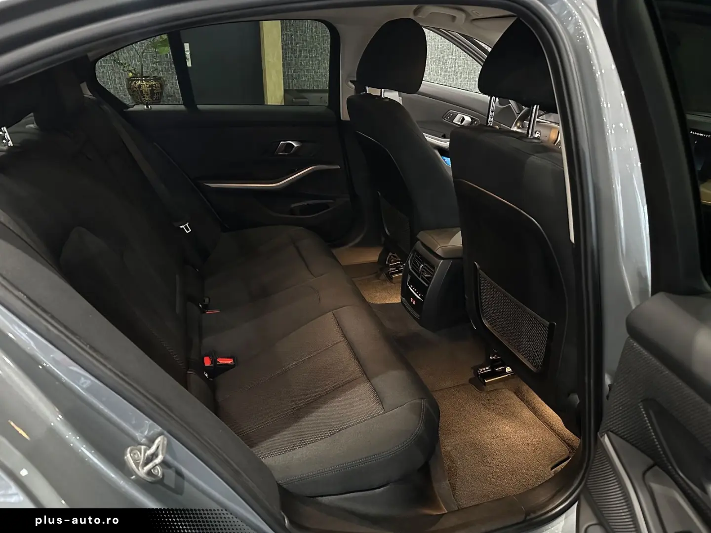 BMW 320 i Limousine  HEAD-UP   KAMERA   MEMORY   LED