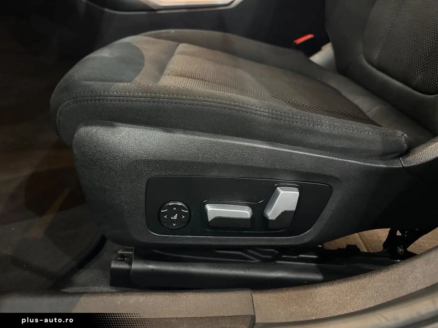 BMW 320 i Limousine  HEAD-UP   KAMERA   MEMORY   LED