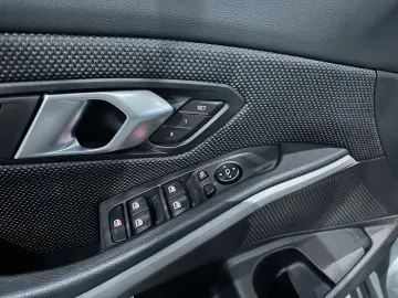 BMW 320 i Limousine  HEAD-UP   KAMERA   MEMORY   LED