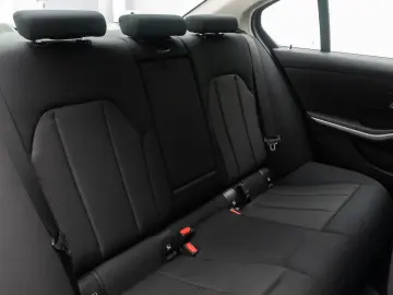 BMW 330i Stop&Go DAB Kamera Standhzng Fernlic 18Zoll