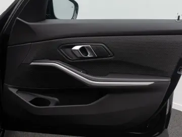 BMW 330i Stop&Go DAB Kamera Standhzng Fernlic 18Zoll