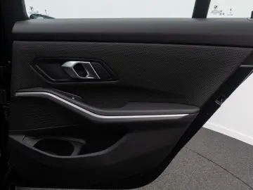 BMW 330i Stop&Go DAB Kamera Standhzng Fernlic 18Zoll