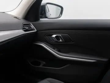 BMW 330i Stop&Go DAB Kamera Standhzng Fernlic 18Zoll