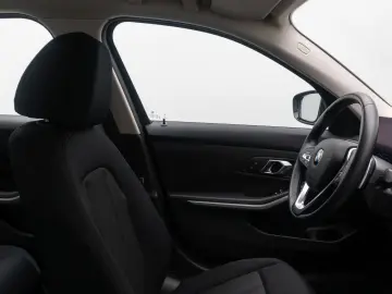 BMW 330i Stop&Go DAB Kamera Standhzng Fernlic 18Zoll