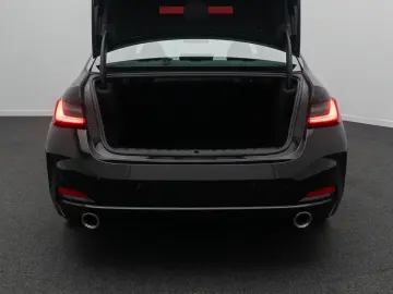 BMW 330i DigitalKey DAB Komfort HiFi Leder 18Zoll