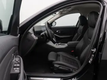 BMW 330i DigitalKey DAB Komfort HiFi Leder 18Zoll