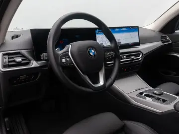 BMW 330i DigitalKey DAB Komfort HiFi Leder 18Zoll