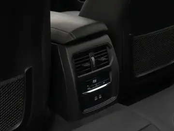 BMW 330i DigitalKey DAB Komfort HiFi Leder 18Zoll