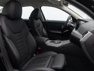 BMW 330i DigitalKey DAB Komfort HiFi Leder 18Zoll