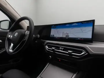 BMW 330i DigitalKey DAB Komfort HiFi Leder 18Zoll